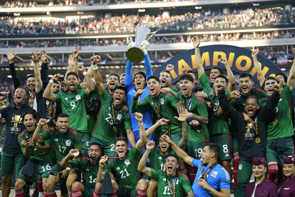 Mexico players celebrate with the winner's trophy after beating Panama 1-0 after the CONCACAF Gold Cup final soccer match Sunday, July 16, 2023, in Inglewood, Calif.(AP Photo/Ashley Landis)