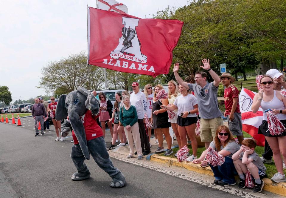 April 2, 2024; Tuscaloosa, Alabama, USA; Fans greet the Alabama basketball team and staff as they arrive at Tuscaloosa National Airport Tuesday for the trip to Phoenix to play in the Final Four.
