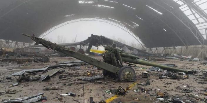 An-225 Mriya sur l'aéroport de Gostomel