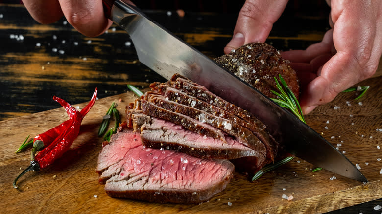 slicing rested steak