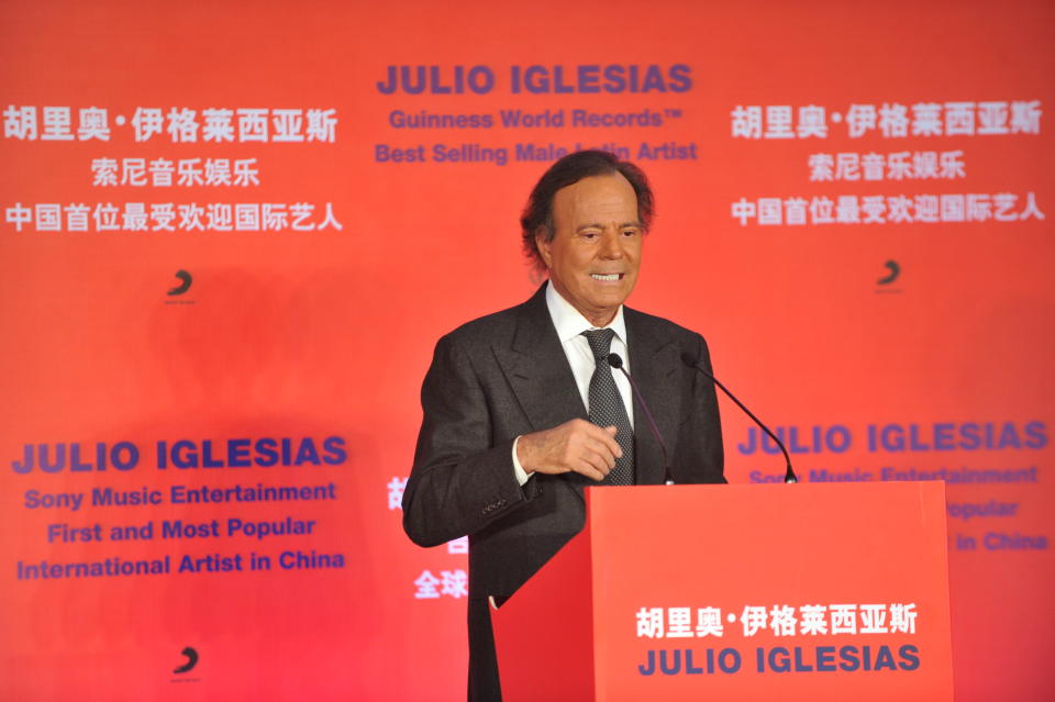 Julio Iglesias llegó a conquistar a China. (Visual China Group via Getty Images/Visual China Group via Getty Images)JING, CHINA - APRIL 01:  (CHINA OUT) Spanish singer Julio Iglesias attends a press conference to promote his concert at Regent Hotel on April 1, 2013 in Beijing, China.  (Photo by Visual China Group via Getty Images/Visual China Group via Getty Images)