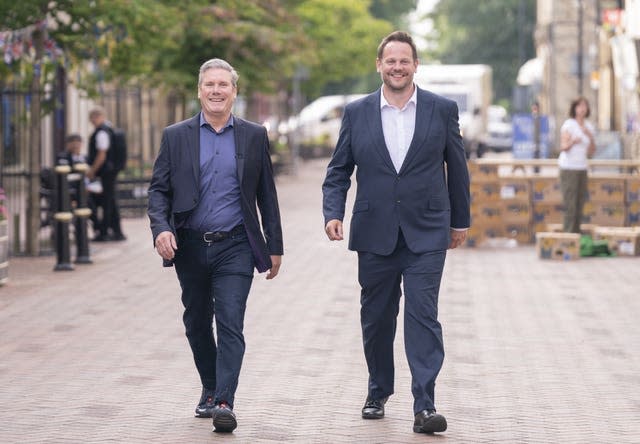 Transport minister Simon Lightwood with Prime Minister Sir Keir Starmer 