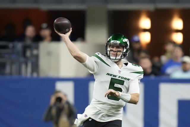 QB Mike White, who started hot again for Jets, left game vs. Colts with  injury