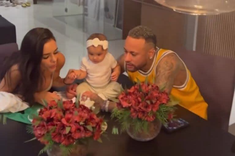 Neymar fue duramente criticado por su accionar durante la celebración de seis meses de vida de su hija (Captura video)