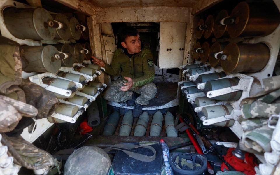 Ukrainian serviceman shows shells inside a self-propelled howitzer on a frontline in Mykolaiv region - VALENTYN OGIRENKO/REUTERS