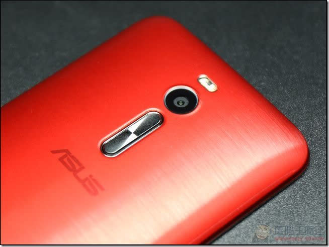 ASUS Zenfone2開箱評測 無敵C/P值大螢幕4G全頻機風雲再起