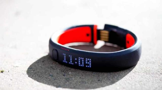 La razón por que Nike mercado creó: las pulseras inteligentes