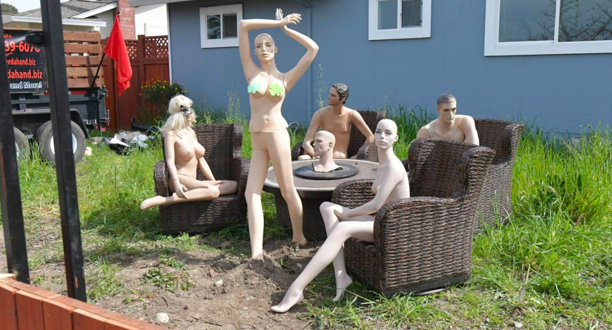 Jason Windus’s naked ‘garden party’ is quite the spectacle in his California neighbourhood. (Photo: Courtesy of ABC7)