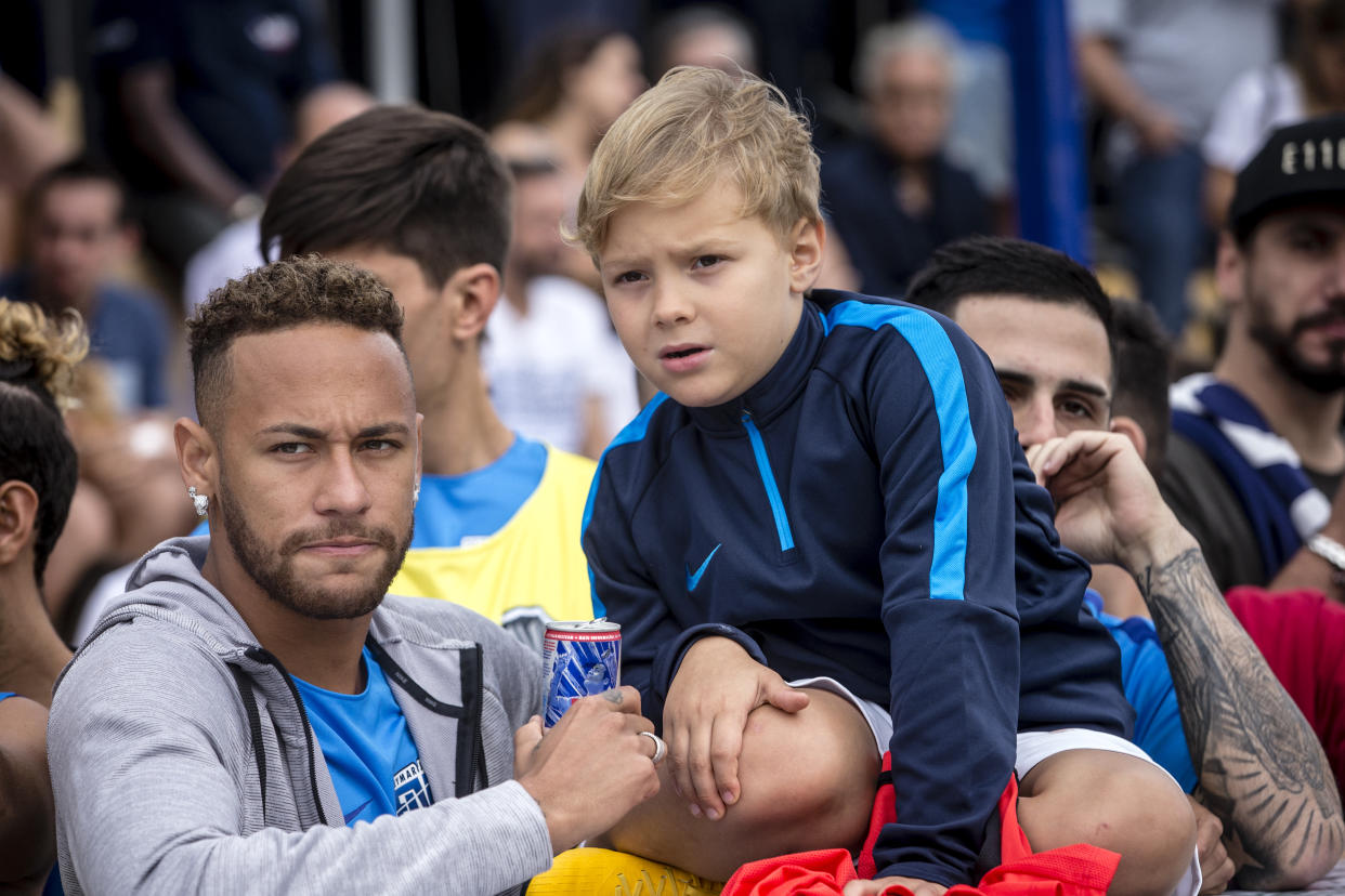 PRAIA GRANDE, SAO PAULO, BRAZIL - JULY 20: Neymar Jr and his son at Neymar Jr's Five World Final in Praia Grande, Brazil on July 21, 2018. (Photo by Christian Pondella/Getty Images)