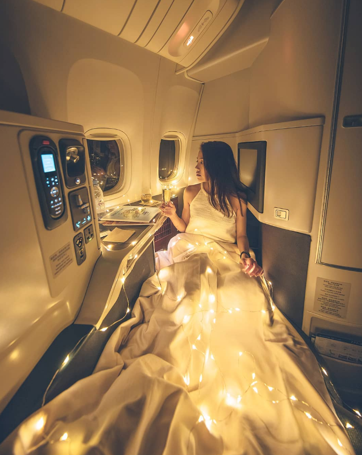 An Instagram star has been mocked for taking fairy lights on plane to take a photo for her followers. Source: Instagram/<a class="link " href="https://www.instagram.com/harimaolee/" rel="nofollow noopener" target="_blank" data-ylk="slk:harimaolee;elm:context_link;itc:0;sec:content-canvas">harimaolee</a>