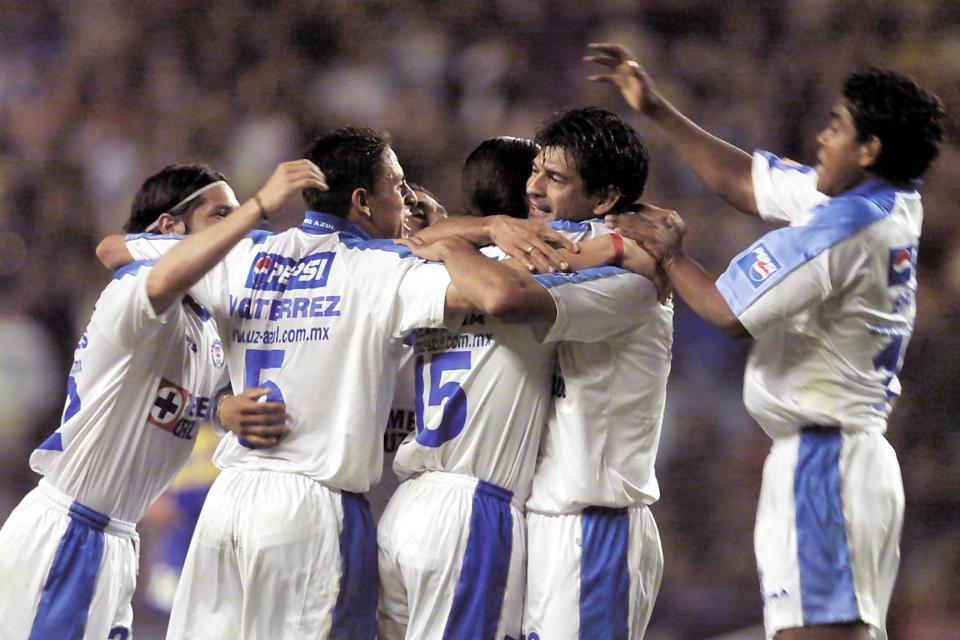 Cruz Azul festejando el gol de Palencia a Boca en la Final de Vuelta. (VANDERLEI ALMEIDA / AFP) (Photo by VANDERLEI ALMEIDA/AFP via Getty Images)