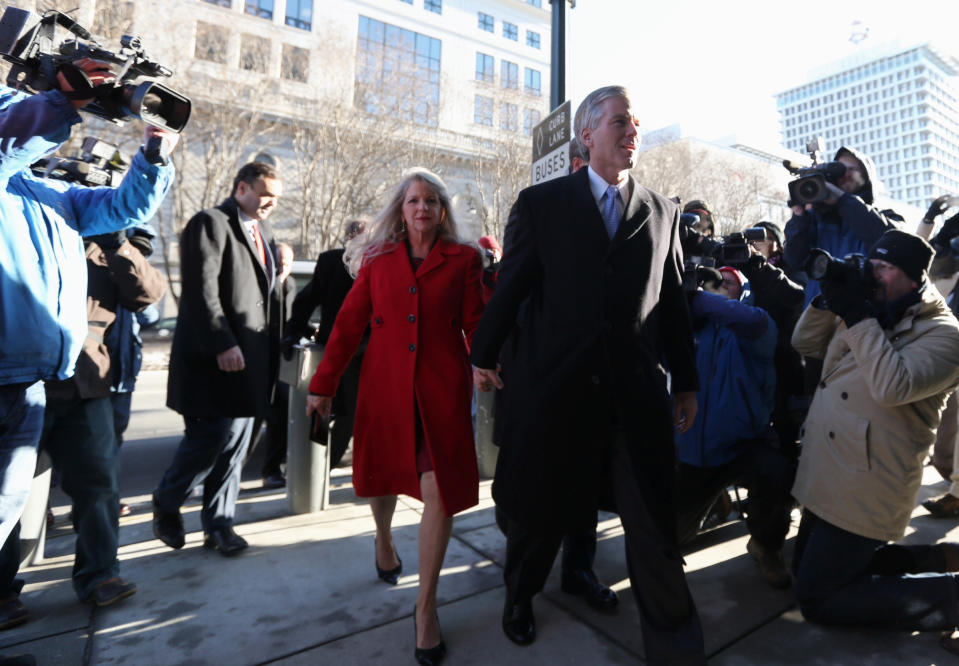 Former Virginia Gov. Bob McDonnell and his wife Maureen arrive at the U.S. District Court in Richmond on Friday, Jan. 24, 2014, for his and his wife Maureen's bond hearing and arraignment on Friday, Jan. 24, 2014 on federal corruption charges. Federal prosecutors allege that the McDonnells accepted more than $165,000 worth of loans and gifts from Jonnie Williams, the former head of Star Scientific Inc. (AP Photo/The Virginian-Pilot, Steve Earley) MAGS OUT