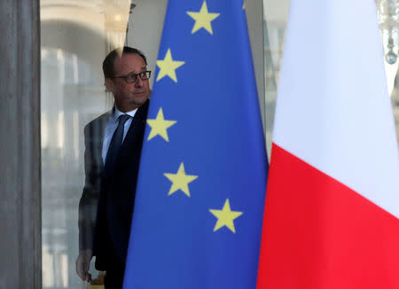 French President Francois Hollande walks to his office at the Elysee Palace in Paris, France, following the weekly cabinet meeting, October 12, 2016. REUTERS/Philippe Wojazer