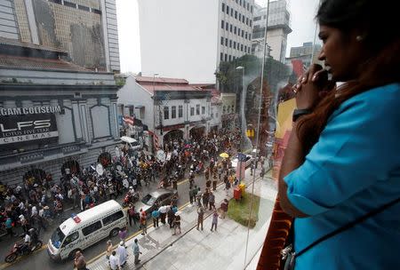 Student activists march towards Dataran Merdeka, or Independence Square, to call for the arrest of "Malaysian Official 1" in Kuala Lumpur August 27, 2016. REUTERS/Edgar Su