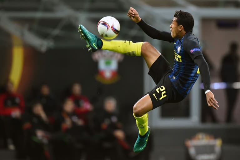 Inter Milan's defender Jeison Murillo controls the ball on October 20, 2016