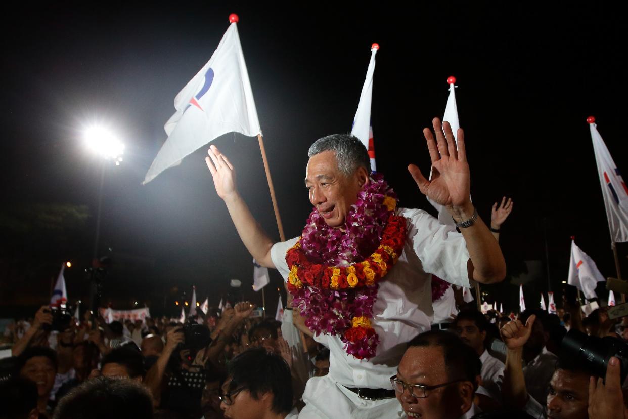 FILE PHOTO: Prime Minister and People's Action Party (PAP) Secretary General, Lee Hsien Loong celebrates after winning his seat for Ang Mo Kio Group Representation Constituency (GRC) on September 11, 2015 in Singapore. (Photo: Suhaimi Abdullah/Getty Images via Bloomberg)