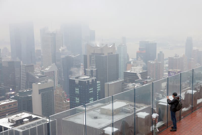 First snowfall in over 700 days in Manhattan, New York City