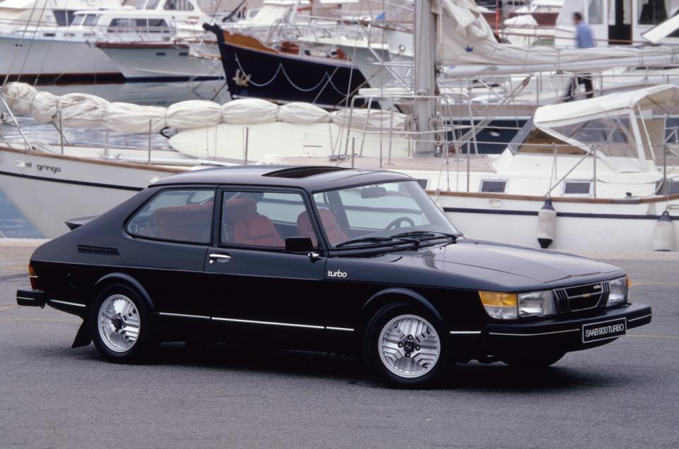 <p>Saab is well known for its unique design choices that made its owners fiercely loyal to the end of its life. That was evident nowhere more obviously than with the 900 range that was launched in 1978 and racked up more than <strong>900,000 </strong>sales for the first model and <strong>273,568 </strong>for the 1993 New Generation version. While safety, space and comfort were big draws, performance was another Saab speciality and almost a quarter of 900 sales went to the <strong>Turbo </strong>models.</p>