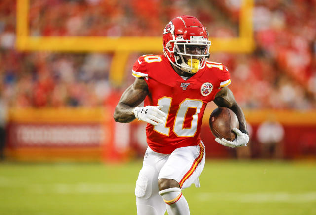 Tyreek Hill (clavicle) ruled out for Week 5 despite practicing for