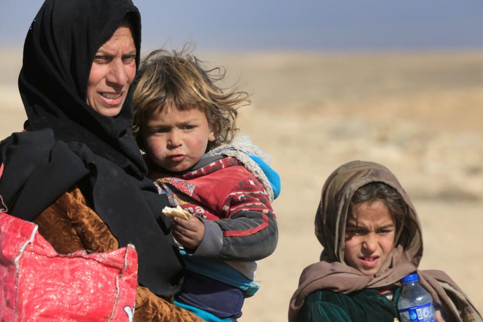 <p>Displaced Iraqis flee their homes during a battle with Islamic State militants ,in district of Maamoun in western Mosul,Iraq February 23, 2017. (Alaa Al-Marjani/Reuters) </p>