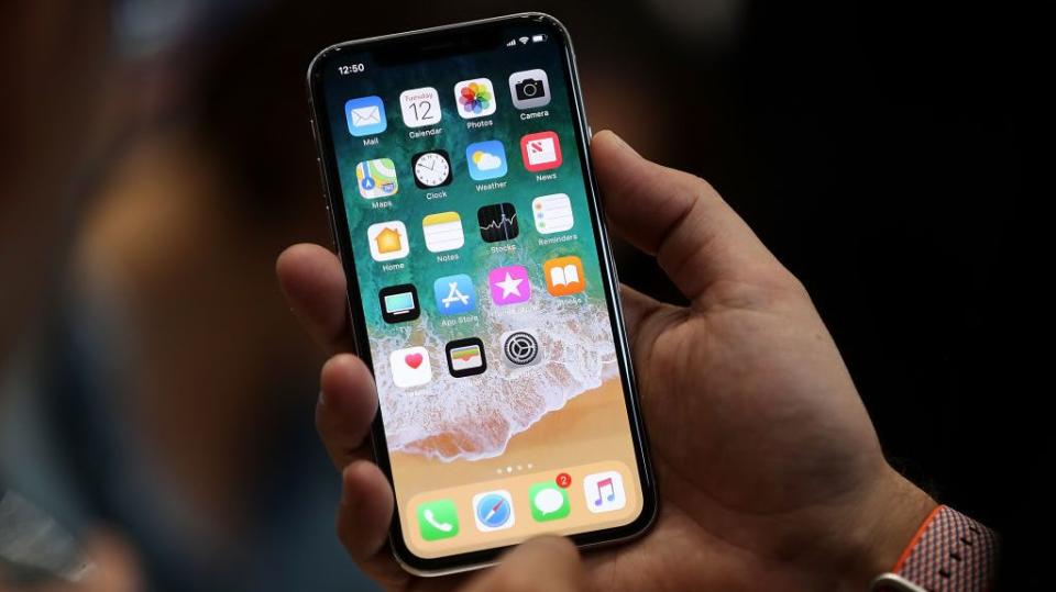 Buying a new smartphone? You’ll want to follow these important tips. (image: CNBC)