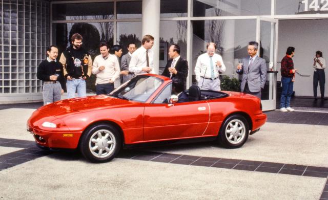 30-Year-Old Pop-Up Headlights! 1990 Mazda MX-5 Miata Review 