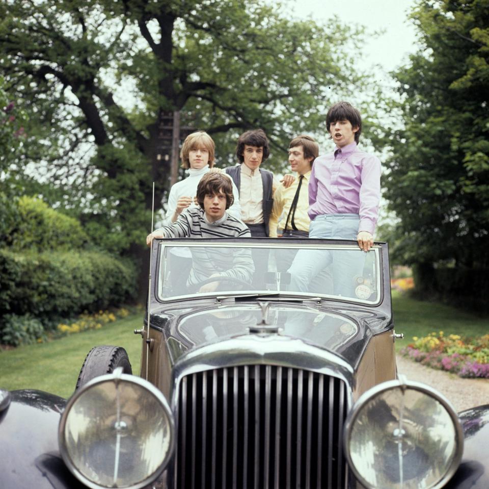 The Rolling Stones, 1964. From left: Brian Jones, Mick Jagger, Bill Wyman, Charlie Watts and Keith Richards - HULTON ARCHIVE 