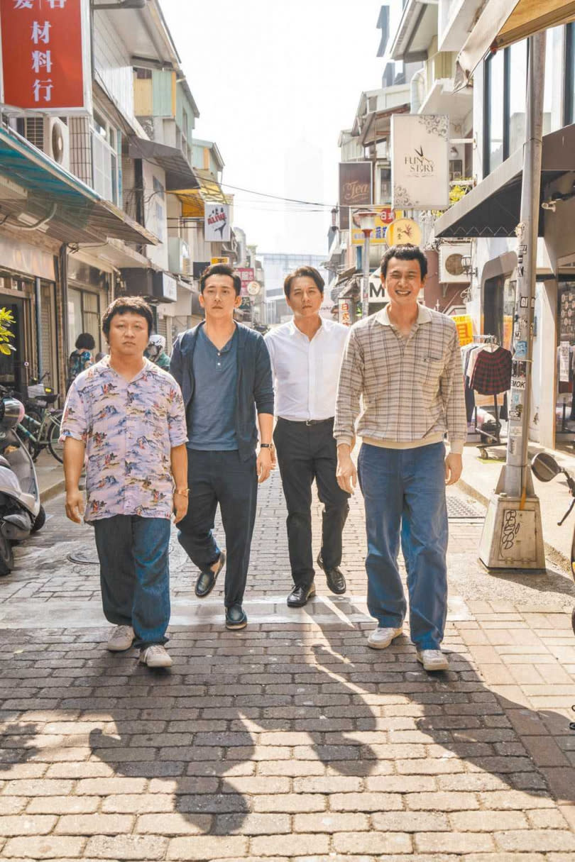 由納豆（左起）、施名帥、鄭人碩、劉冠廷主演的《同學麥娜絲》在金馬獎大放光彩。（圖／甲上提供）