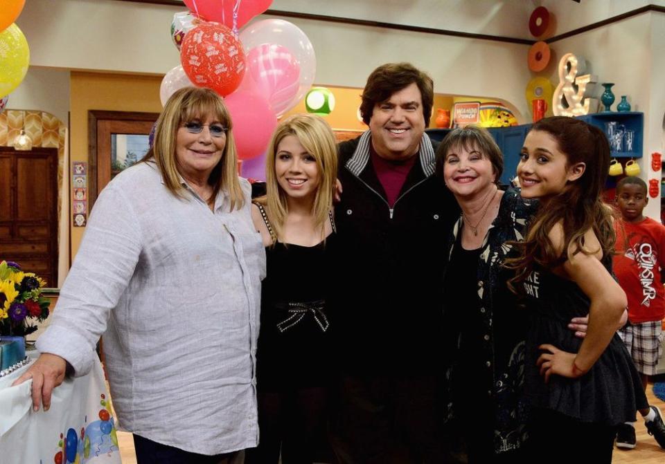 Schneider on the set of <em>Sam & Cat</em> with Ariana Grande (far right)