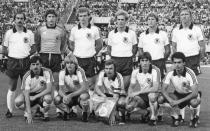 Die westdeutsche Nationalmannschaft, 1980 bei der Europameisterschaft in Italien. Es war eine Zeit, in der es noch um Fußball ging und nicht um schöne Bilder in der Insta-Story. Es war eine gute Zeit. (Bild: Keystone/Getty Images)