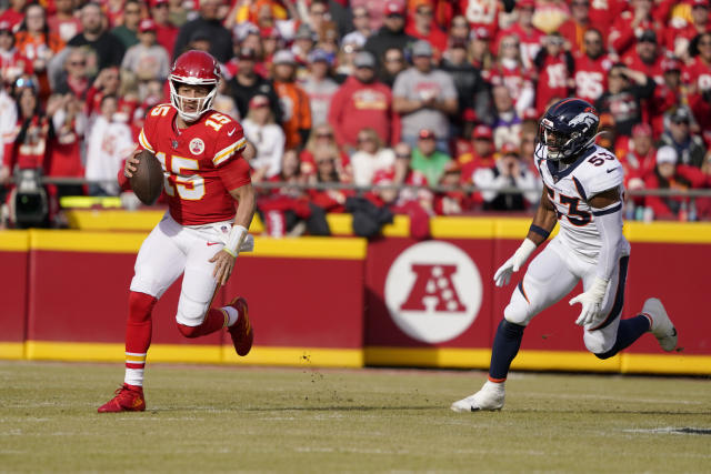 RingCentral Coliseum Oakland Calif, USA. 15th Sep, 2019. U.S.A Kansas City  quarterback Patrick Mahomes (15) game stats throw 4 TDs, 30-44, 443 YDS  during the NFL football game between Kansas City Chiefs