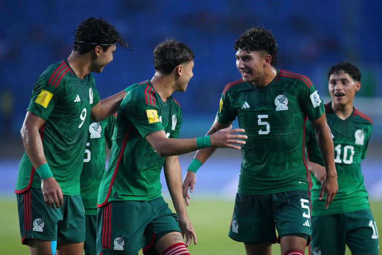México vapuleó por 4 a 0 a Nueva Zelanda y se clasificó a los octavos de final del Mundial