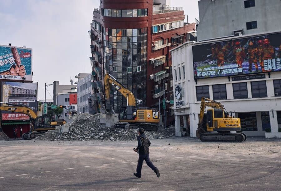 圖／花蓮0403大地震強度7.2，國民黨立委提案中央不得動支緊急預算。（圖／翻攝自CNN網站）