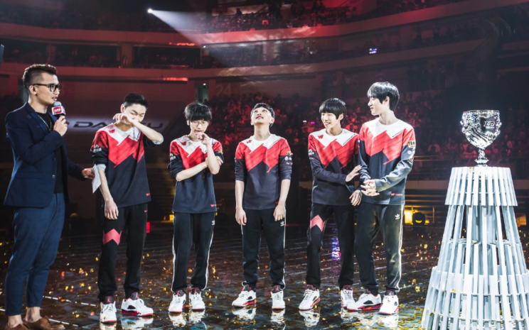 Team WE after their first LPL victory (刘一村)