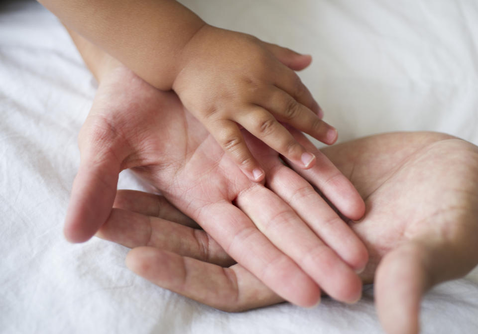 <em>La adopción, un proceso con diferentes matices en Argentina. Foto: Tetra Images/ Getty Images</em>