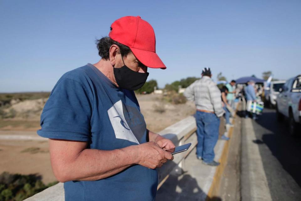 A las 8.30 de hoy le avisaron que su campo se está incendiando