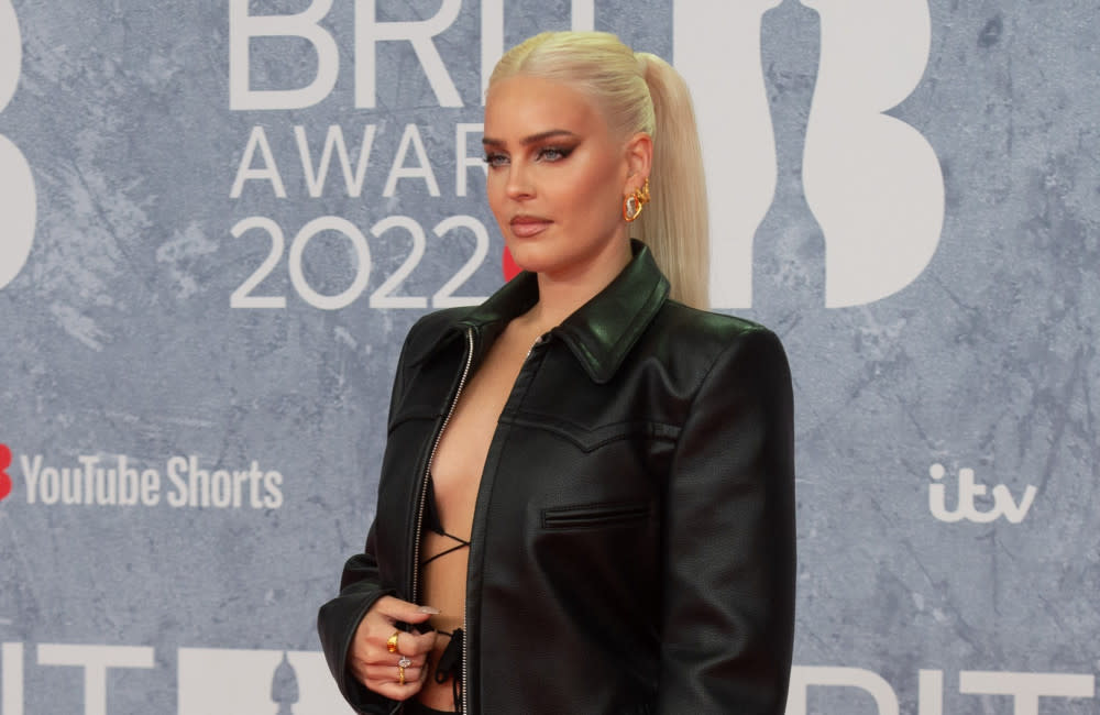 Anne-Marie was determined to keep performing live until she gave birth credit:Bang Showbiz