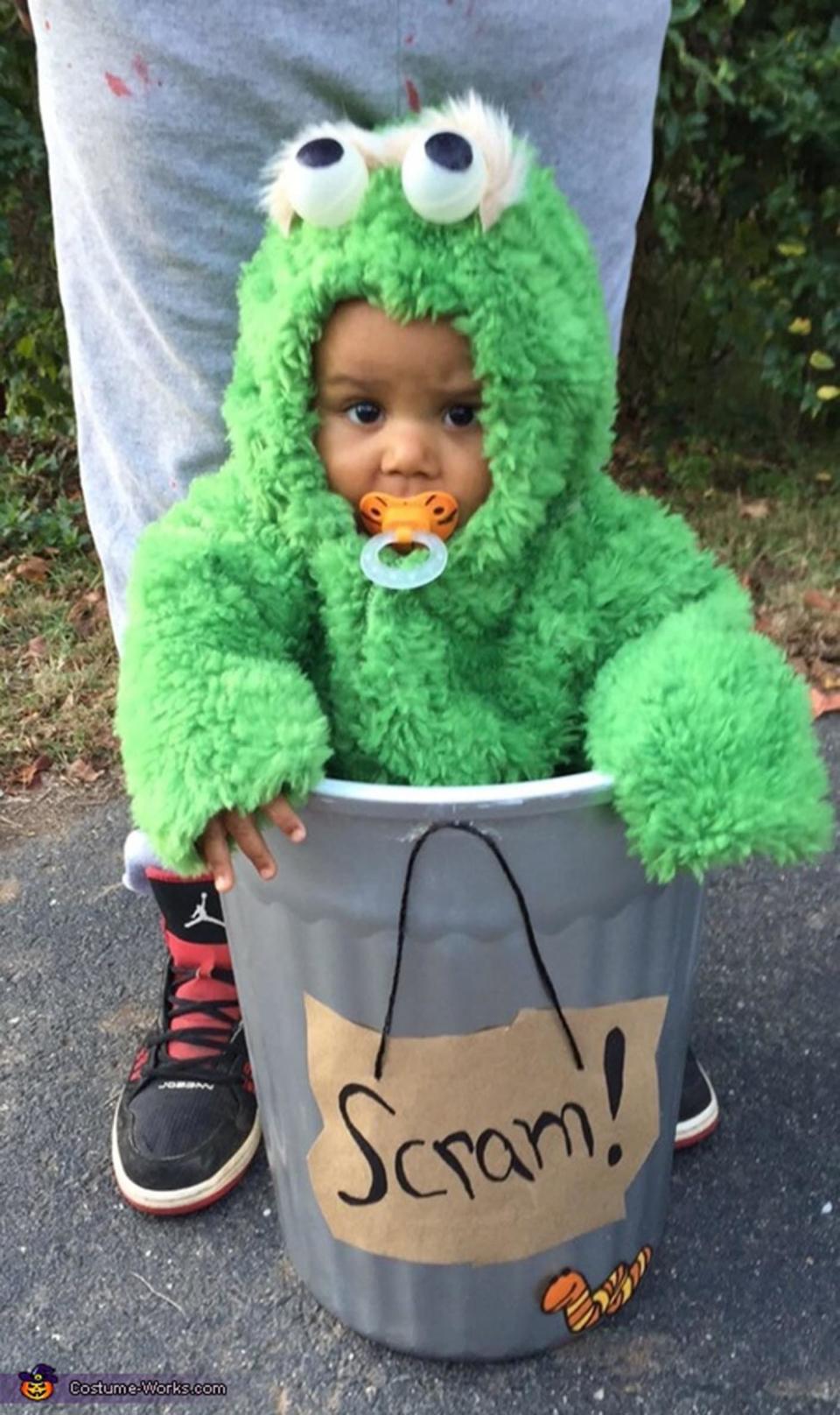 Via <a href="http://www.costume-works.com/costumes_for_babies/oscar-the-grouch1.html" target="_blank">Costume Works</a>