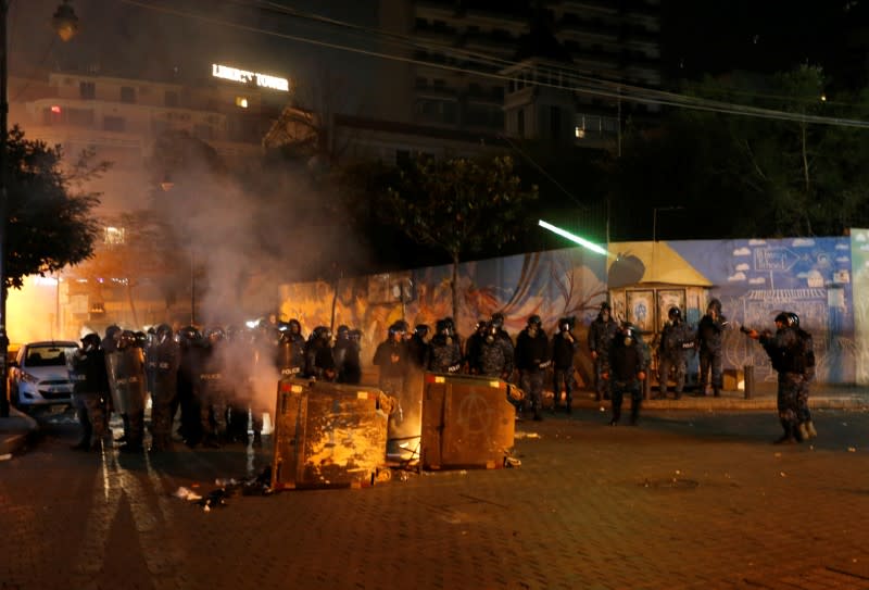 Protest over economic hardship and lack of new government in Beirut