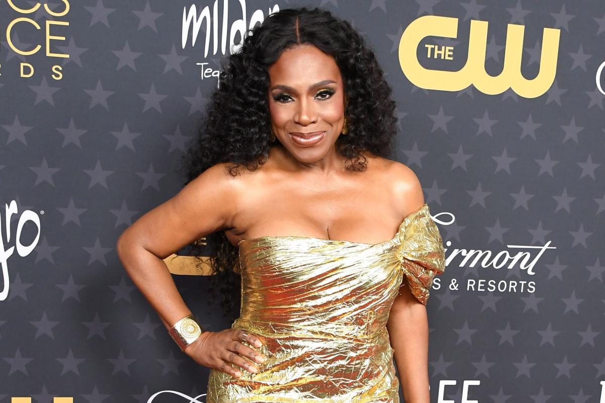 Sheryl Lee Ralph Credits Daughter for Golden Look at Critics Choice Awards:  'My Stylist of Choice