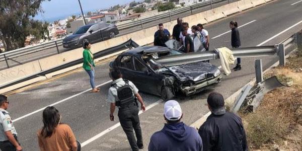 Fuerte choque en autopista hacia Rosarito deja 1 muerto y 3 heridos