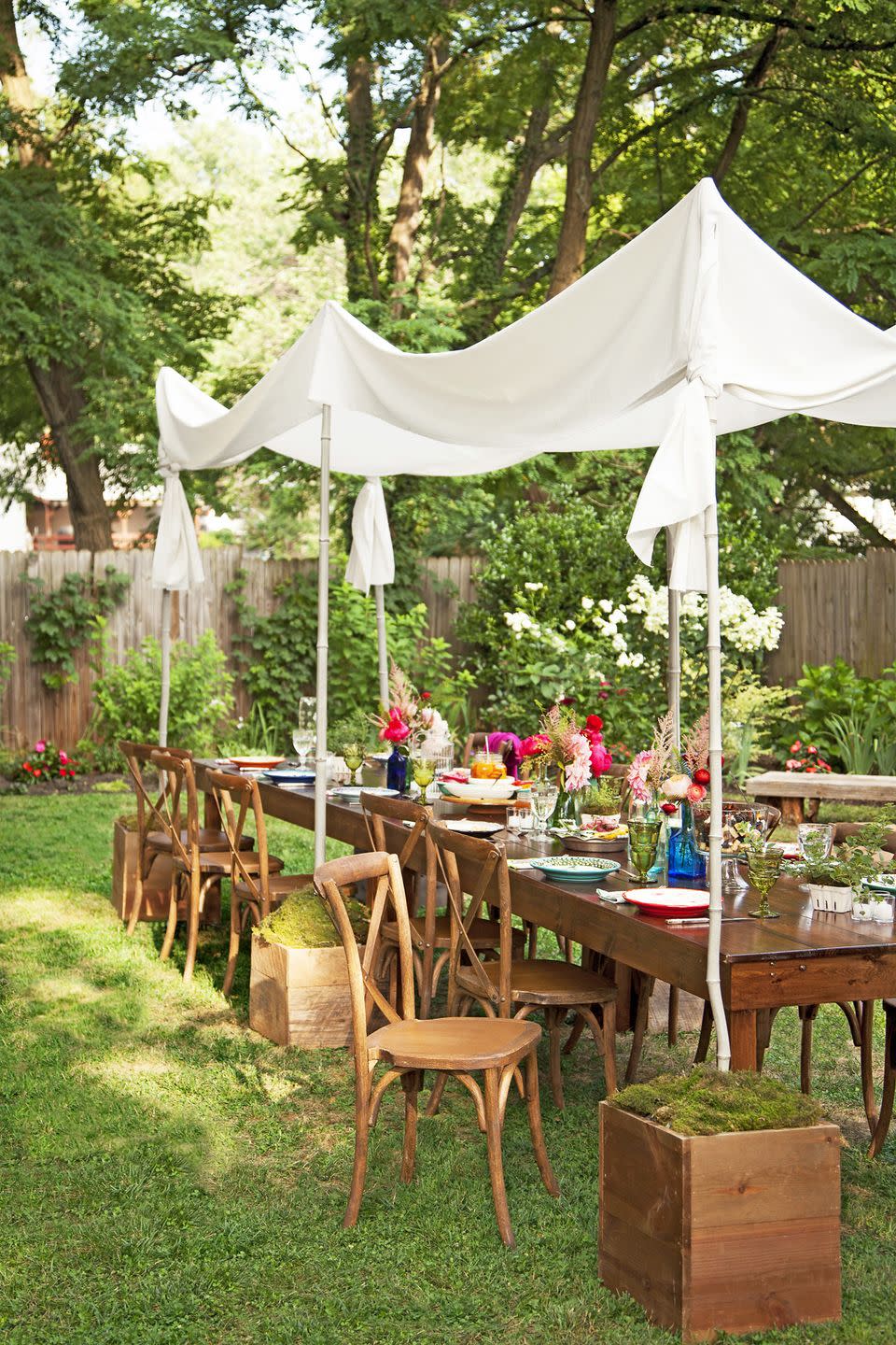 Set Up the Ultimate Outdoor Dining Table