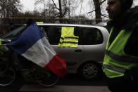 Si la date du 17 novembre 2018 est généralement retenue pour marquer le point de départ de la mobilisation des gilets jaunes, il est possible de faire remonter sa genèse aux premiers jours de l’année 2018. C’est en effet à cette époque qu’Édouard Philippe a annoncé sa volonté de faire passer la limitation de vitesse à 80 km/h sur les routes secondaires. Une mesure censée "<em>sauver des vies sur la route</em>", pour laquelle le Premier ministre se disait prêt à devenir impopulaire. Il va être servi…