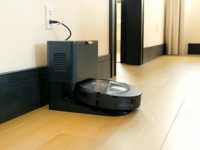 First Look: iRobot Roomba Combo j7+ Perfects the 2-in-1 Vacuum and Mop  Design