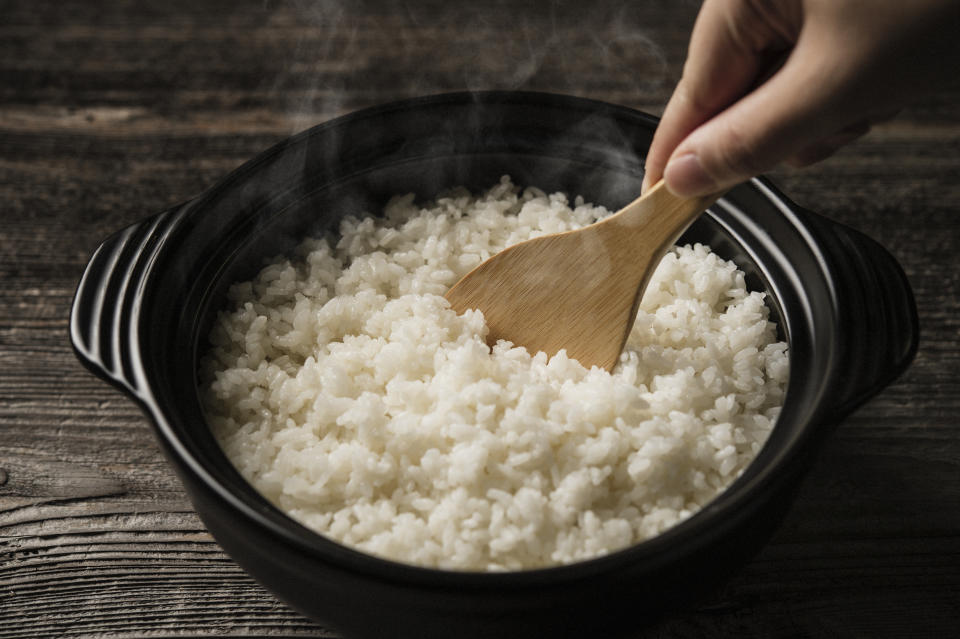 澱粉類食物如白飯要擺到最後再吃，血糖才不會上升太快。（圖／Getty Images）