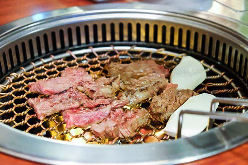 KBBQ - cooking meat 