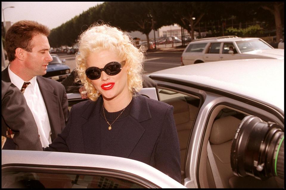 anna nicole smith fights for billionaire husbands estate