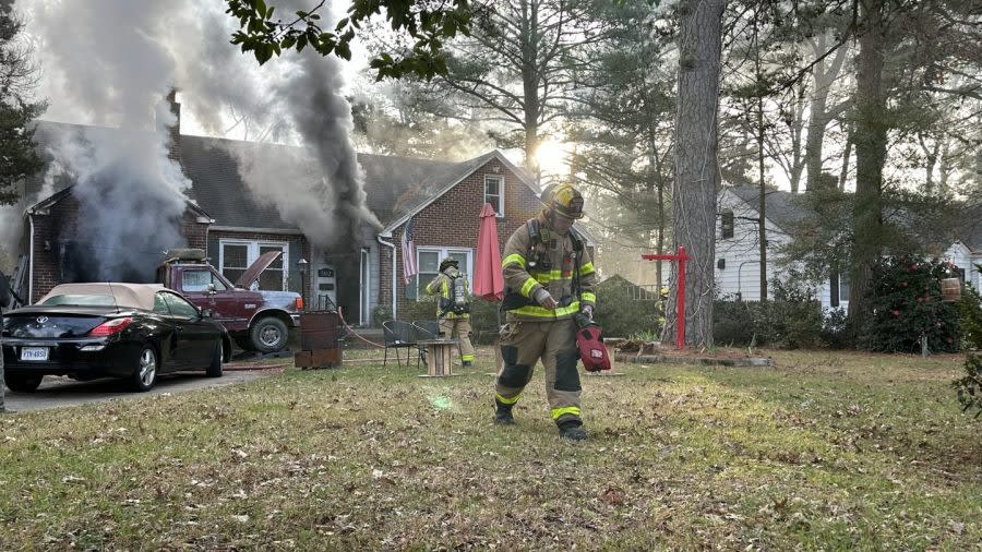 Granby Street fire (Courtesy: Matt Grubbs – Hamp Roads Fire-Rescue Incidents)