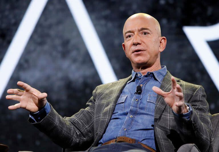 Actualmente, Jeff Bezos es la persona más rica del mundo según el índice de multimillonarios de Bloomberg (AP Foto/John Locher, Archivo)