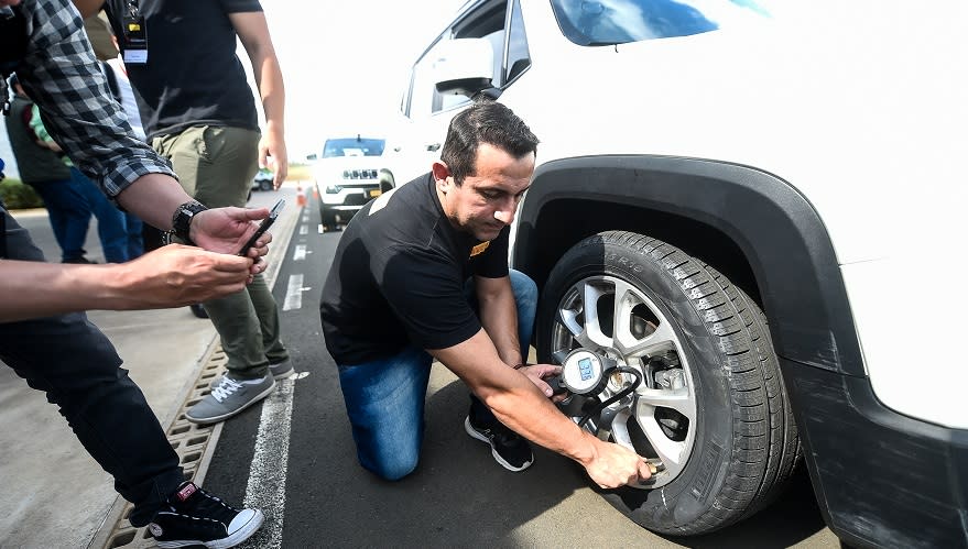 Después de pinchar y rodar unos km, el neumático mantiene la presión.